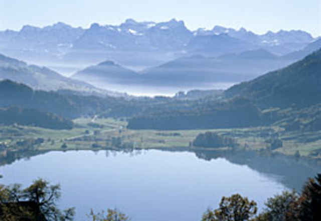 Der Lorze entlang bis an den Zugersee