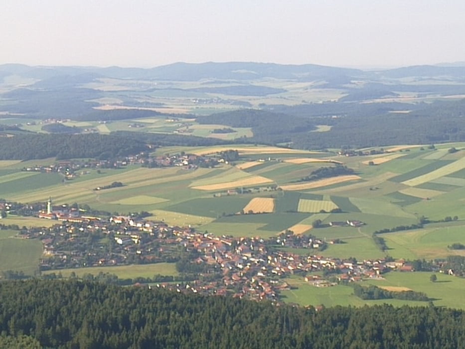 Hohenbogen mit Burgruine Lichteneck