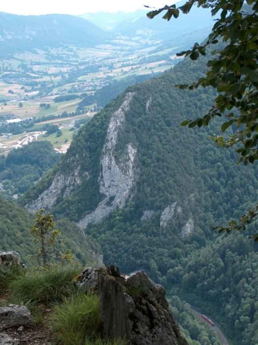 Mont-Girod, Jura-Klusen und -Dolinen