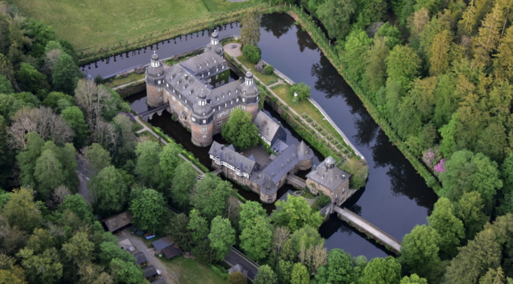 Hexenweg Friesenhagen - Crottorfer Schloss