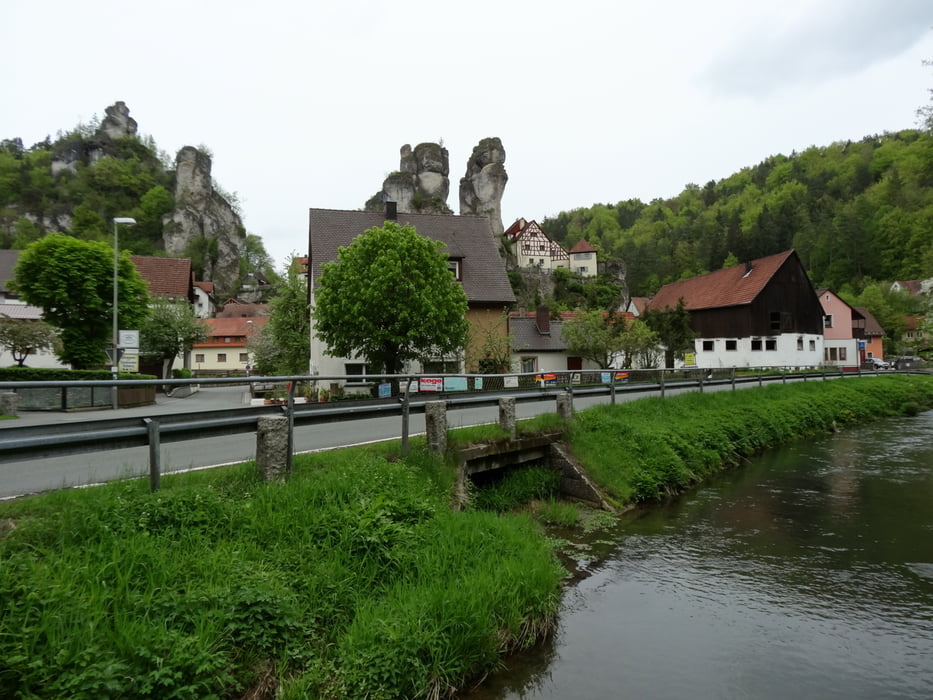 Übers Felsendorf zum Felsentor