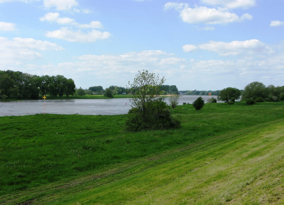 von Magdeburg nach Schönebeck an beiden Elbseiten