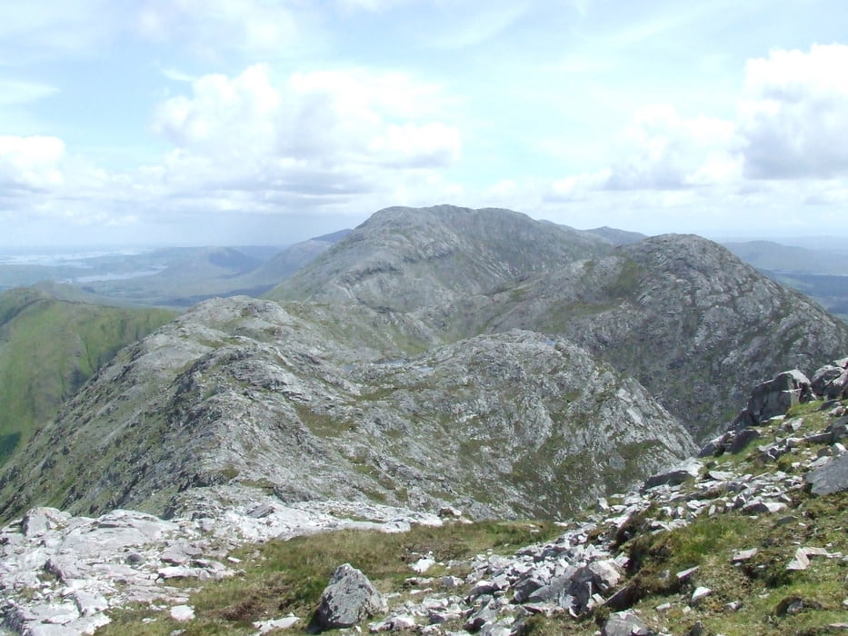 Cnoc na hUilleann und Binn Bhriocáin