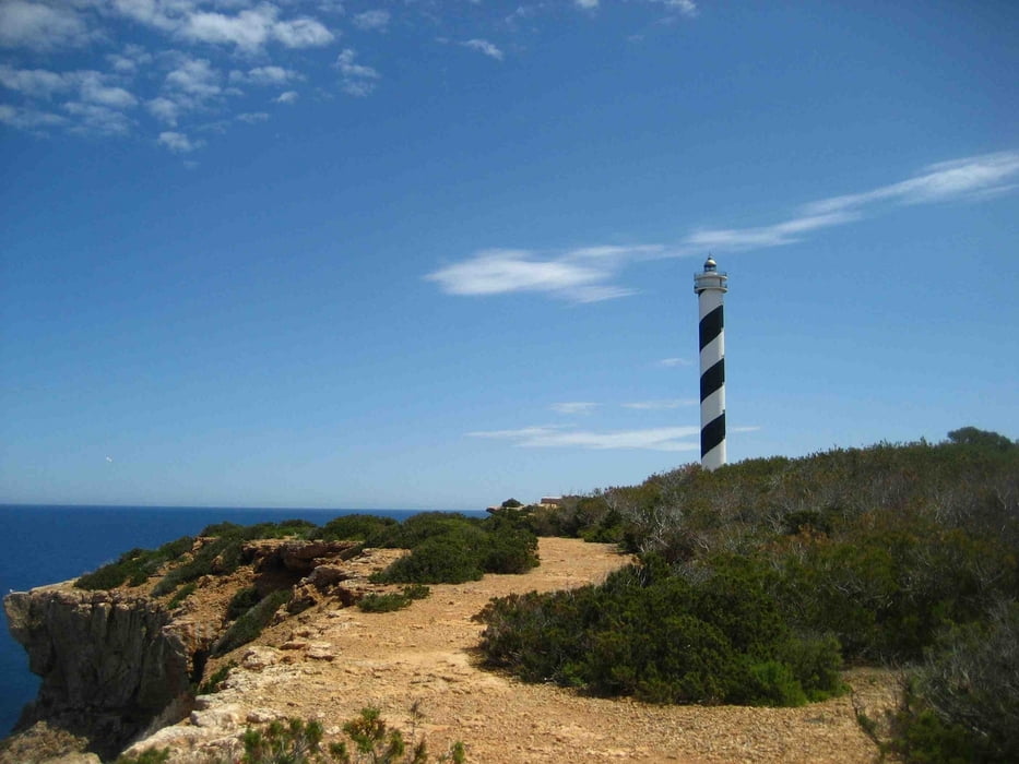 Von Portinatx zum Faro und Cala d'en Serra