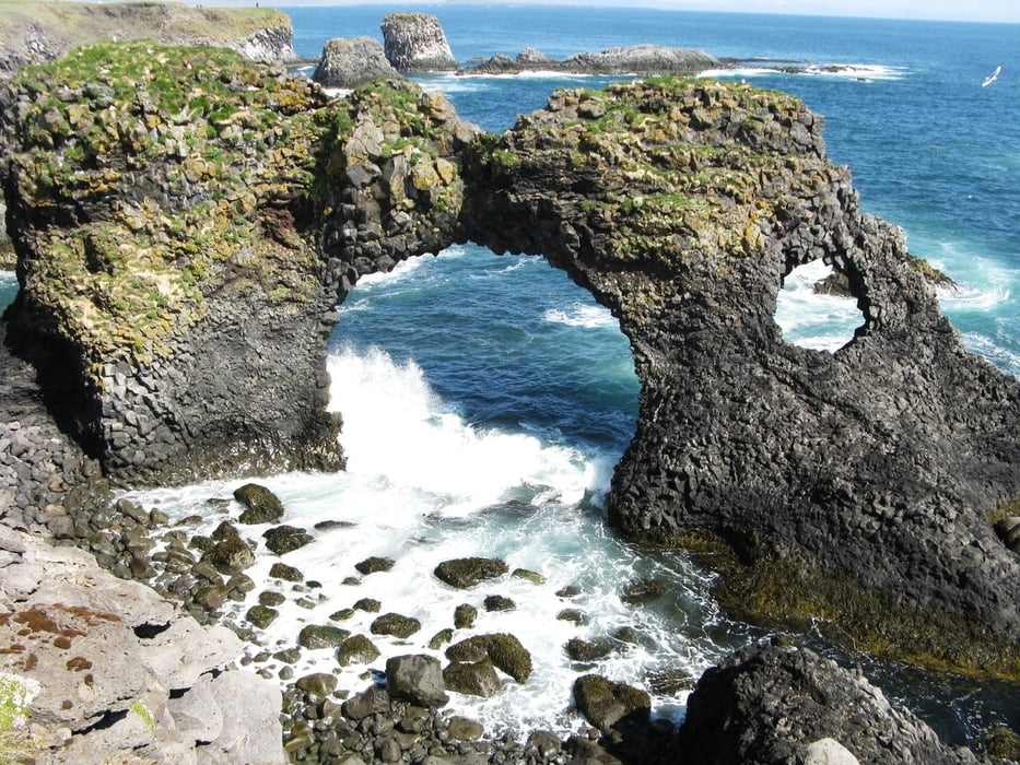 Basaltküste am Fuße des Snæfellsjökull