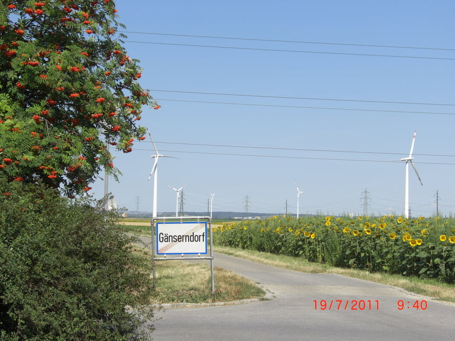 Zwischen Ölförderpumpen und Windräder