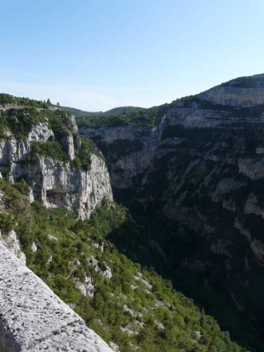 Zum Grund des Gorges de la Nesque