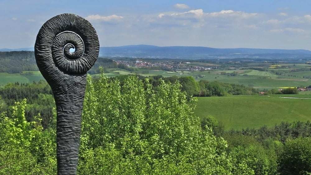 Wandern Franken: "NaturKunstRaum" auf der Neubürg