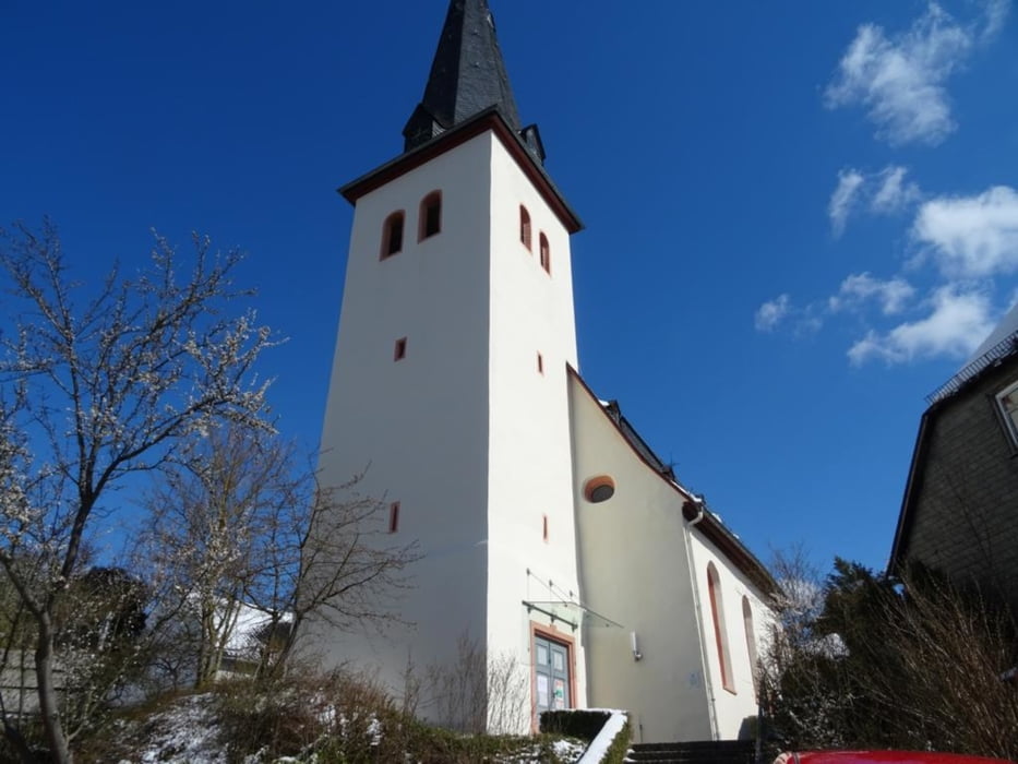 Von Kesselbach nach Strinz-Trinitatis in verschneiter Landschaft