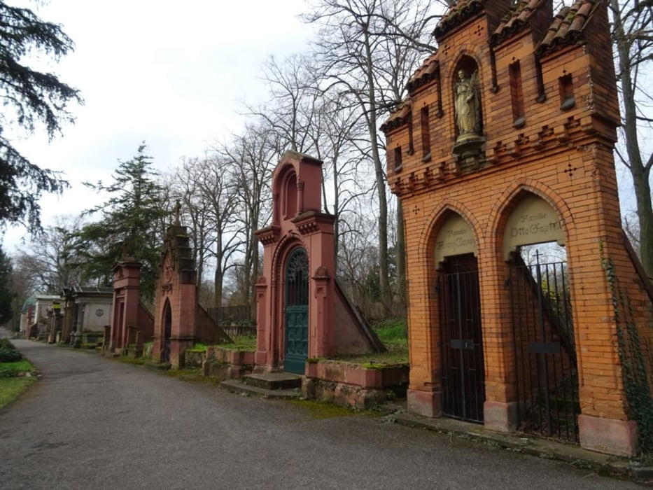 Besuch des Mainzer Hauptfriedhofes, Botanischen Gartens und der Roemersteine