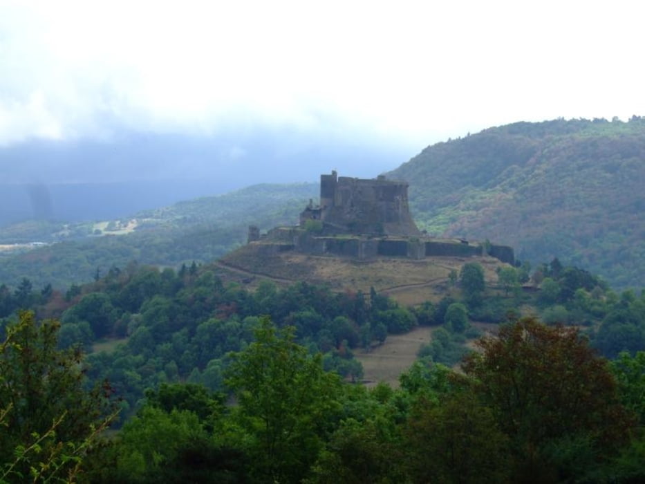 111. Murol, Château de Murol, Chambon Sur Lac, Lac Chambon, Murol