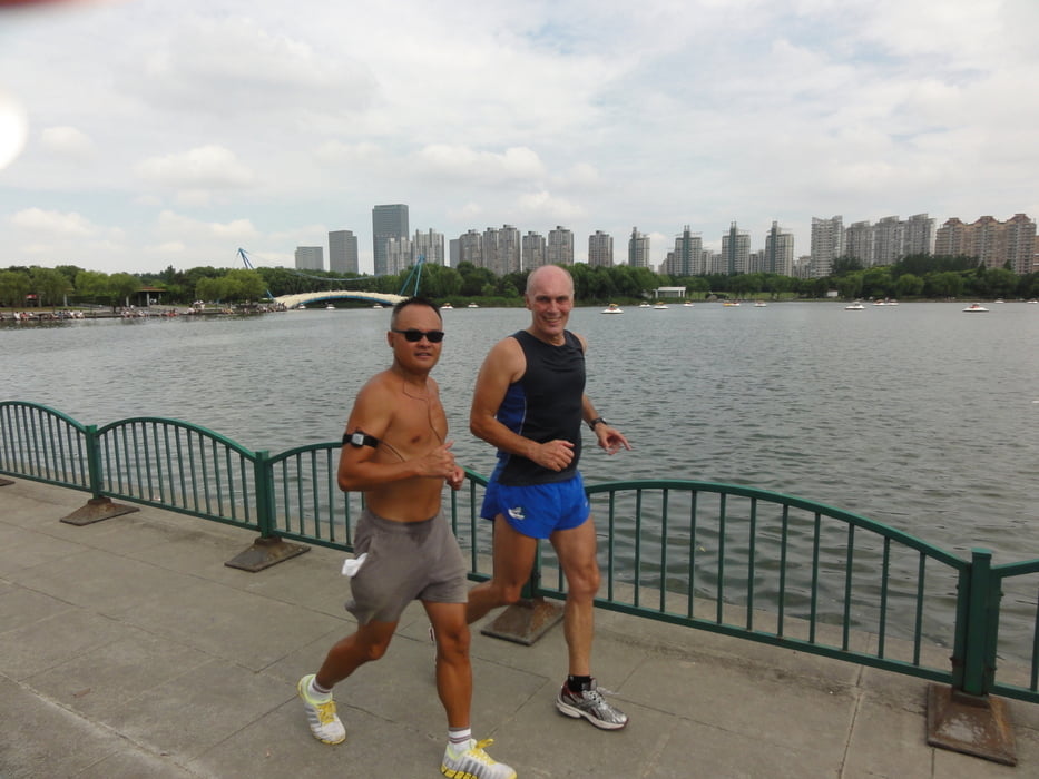 HvdH-86 "Shanghai - Larries run around Century Park Lake"