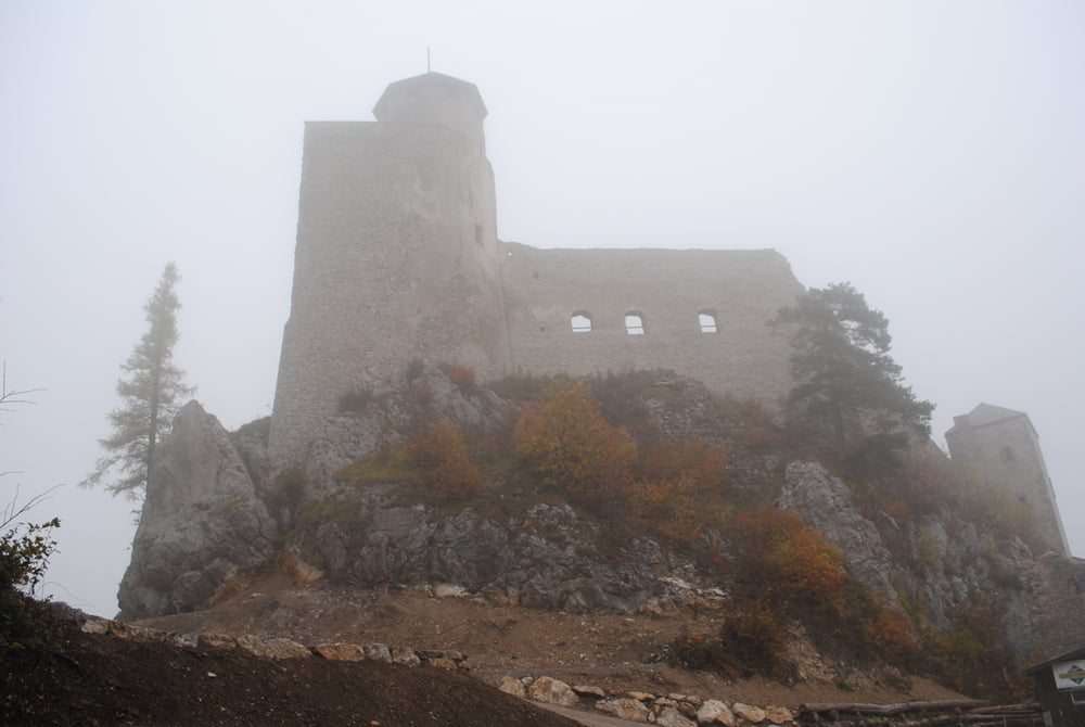 Araburg im Nebel (24..10.2012)