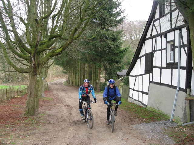 HvdH-14 "Rund um Hösel und durchs Angertal"