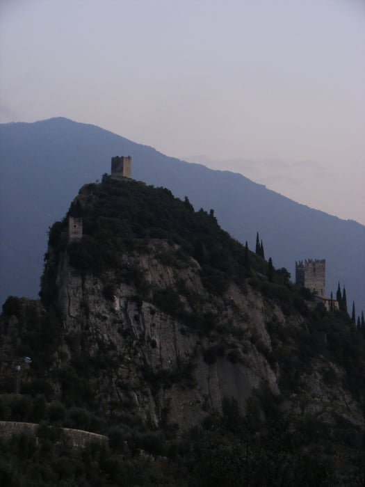 Zur Burg von Arco