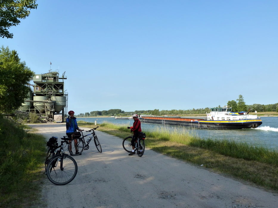 Pamina Radweg links und rechts des Rheins