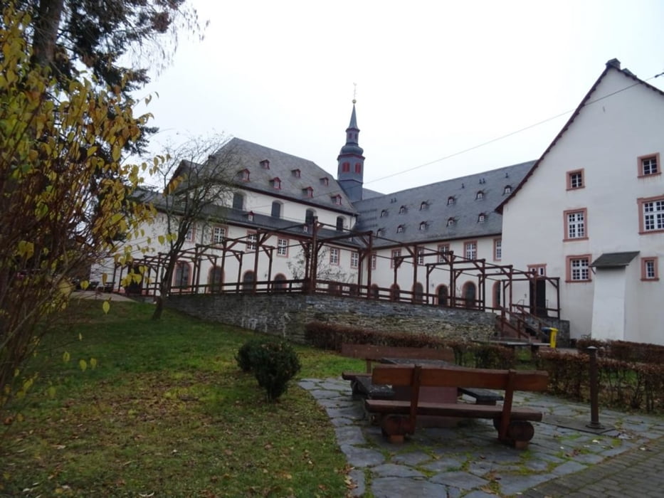 Von Kloster Schoenau, Strueth nach Hilgenroth