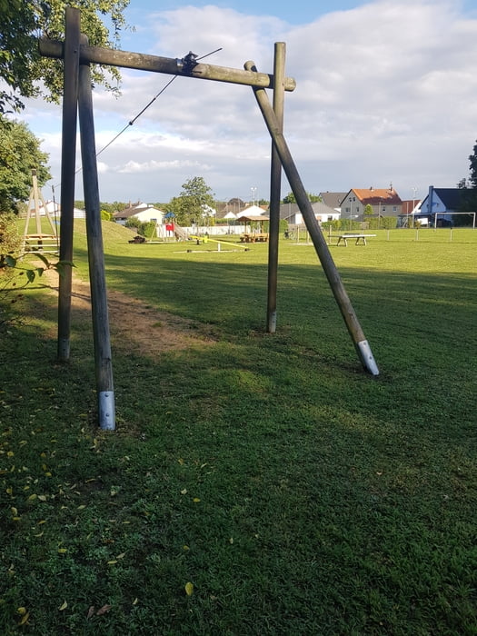 Essehof, Kinderspielplatz mit Seilrutsche und Tunnel