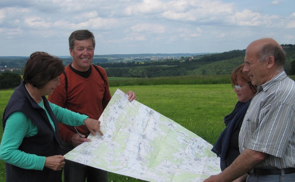 Zwei Flugzeugabstürze: Wandern als stilles Gedenken Raum Krumbach Kreis Günzburg Mittelschwäbische Nachrichten Augsburger Allgemeine Wander mit