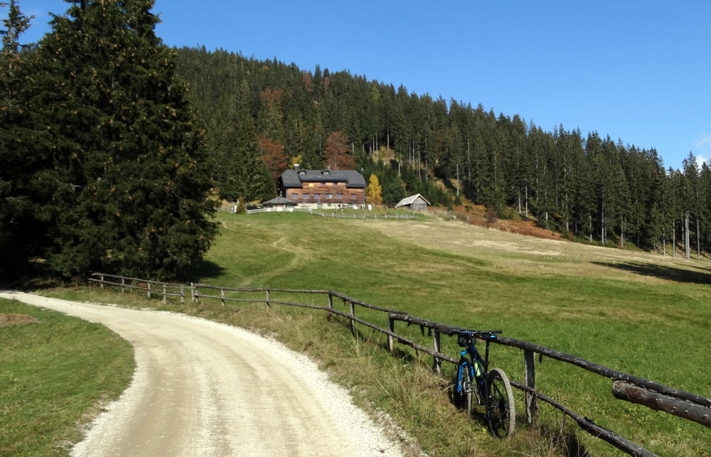 Dom na Smrekovcu - Stari stani Golte