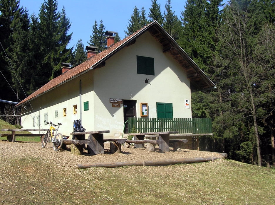 PO ČRETI