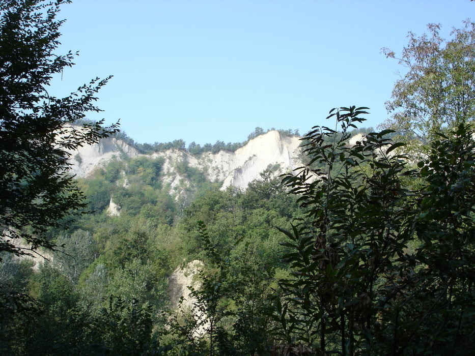 Erdige Klippen im Valle Schizzarola