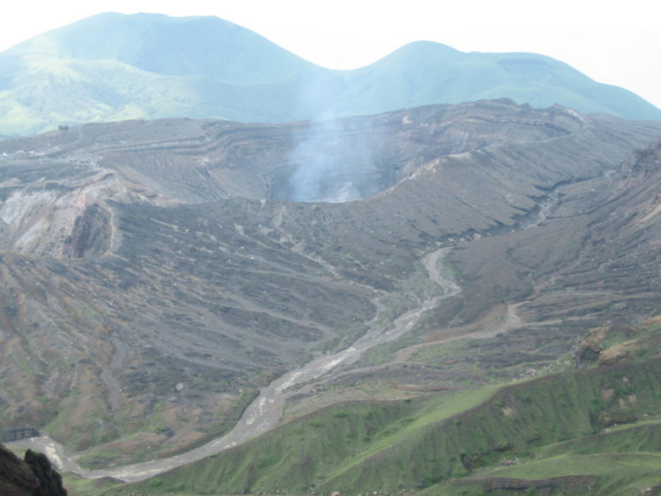 阿蘇山 Asosan Crossing from South to West