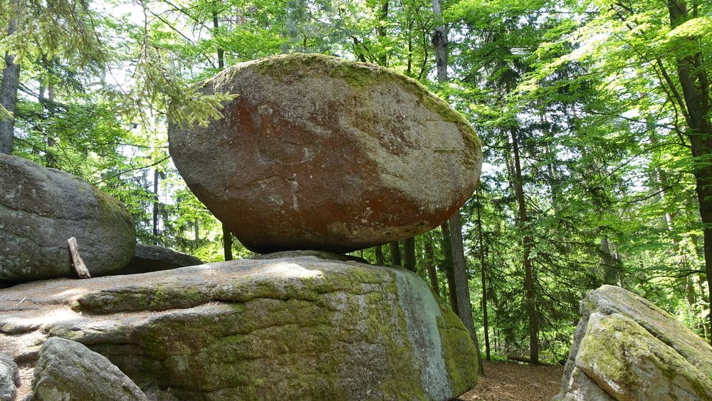 Wackelstein und Steinernes Kirchlein von Entschenreuth