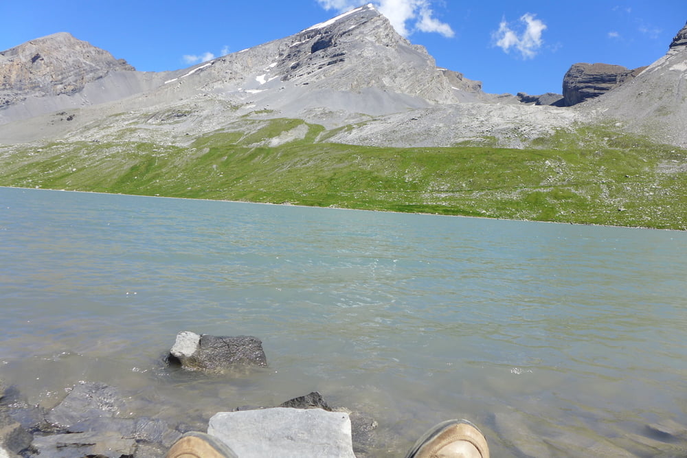 Blick hinauf zur alten Gemmi vom Daubensee