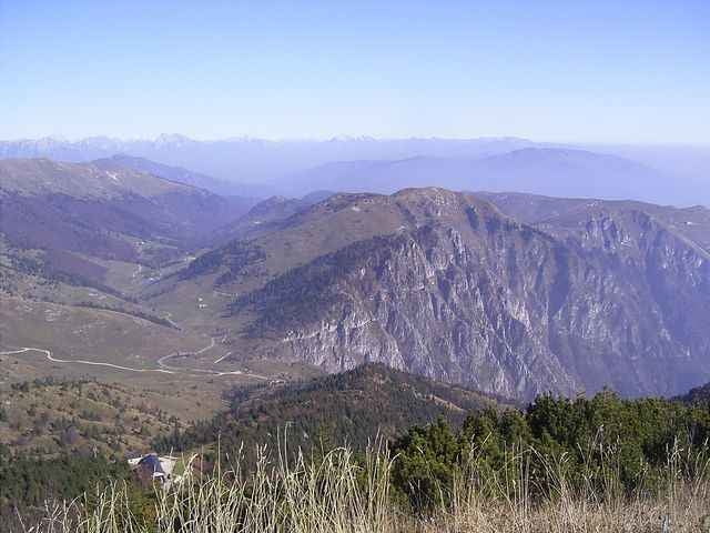 Veneto: Bassano del Grappa - Crespano - Mt Grappa 1760m sentiero 153