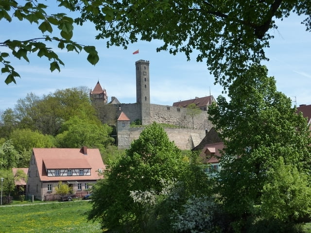 Burgen und Schlösser-Weg von Großweingarten nach Roth (Etappe 01)