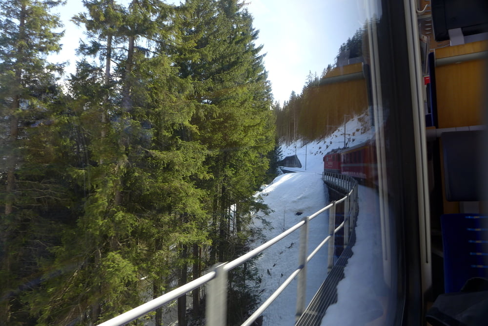 Mit der Rhätischen Bahn zwischen Klosters und Davos im Winter