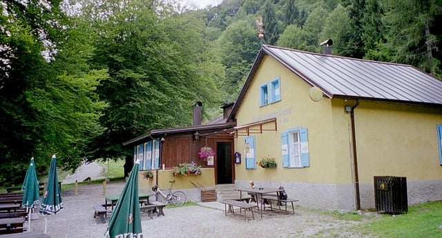 Capanna Grassi und Lago di Tenno