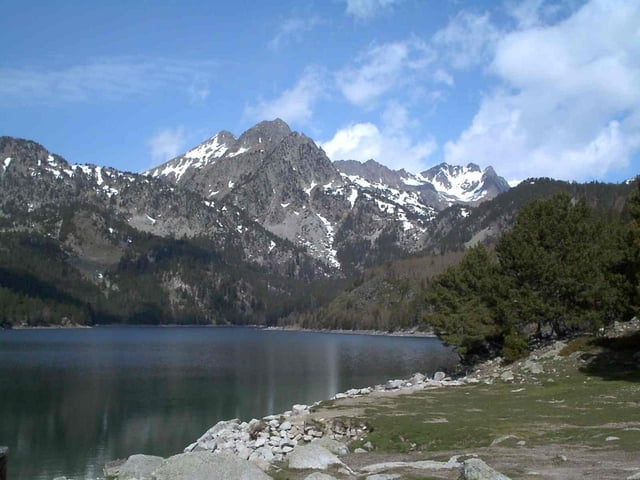 Estany de Sant  Maurici zm  Xalet d'Amtiges