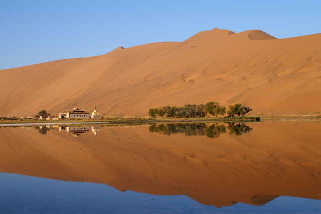 Zu den Seen der Badain Jaran Wüste