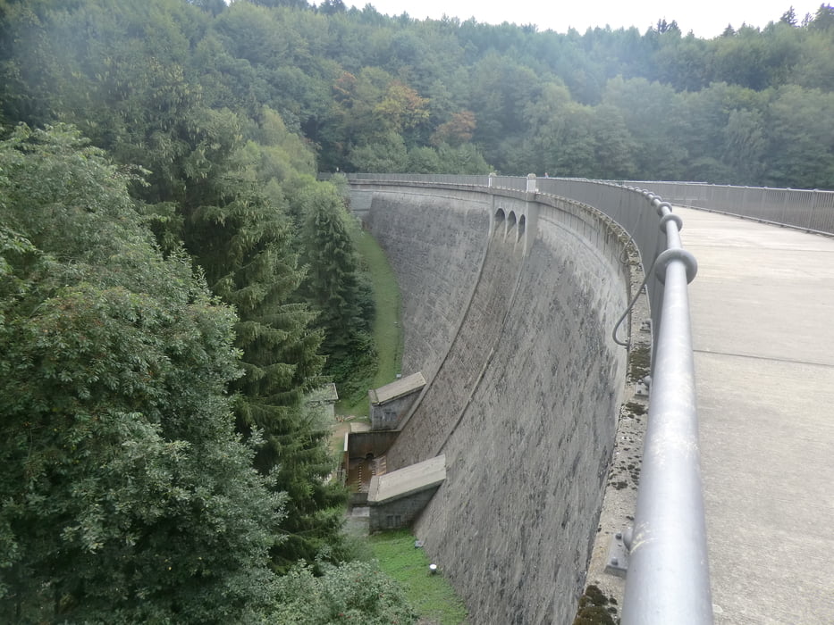 Zur Glörtalsperre
