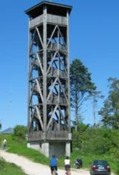 Zum Aussichtsturm auf der Hohenmirsberger Platte