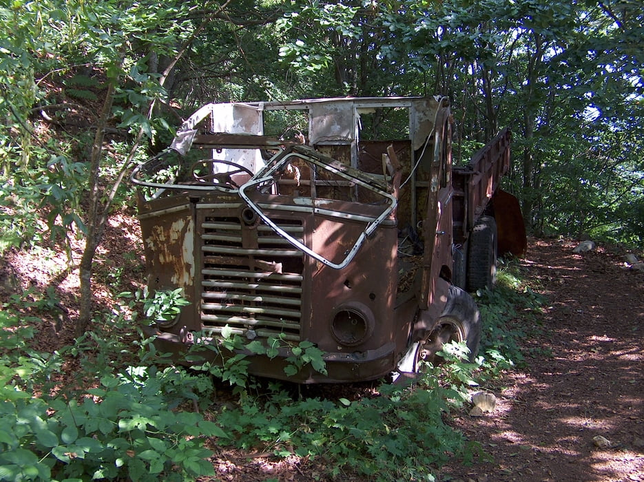 Der bekannte alte Lastwagen