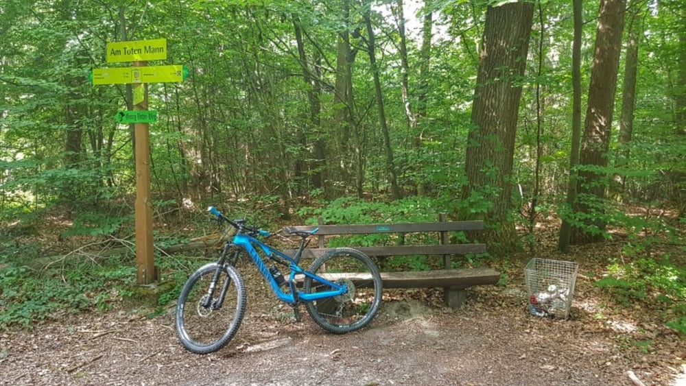 zum Gesundheitsbrunnen und Eier holen im Hofladen