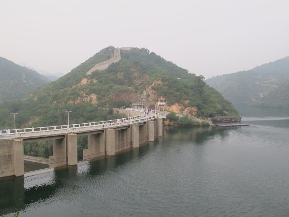Xishuiyu Staudamm und zwei Täler