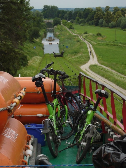 mit Schiff und Rad am Oberländischen Kanal