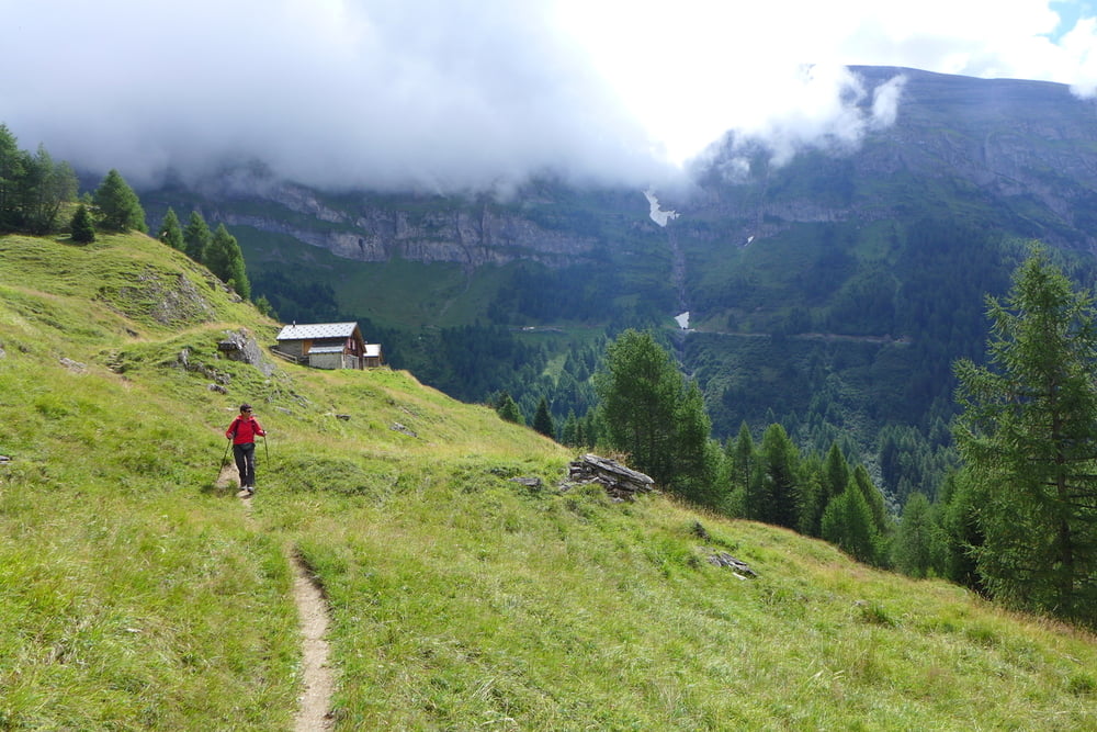 Abstieg von der Clabinualp auf dem Rinderweg