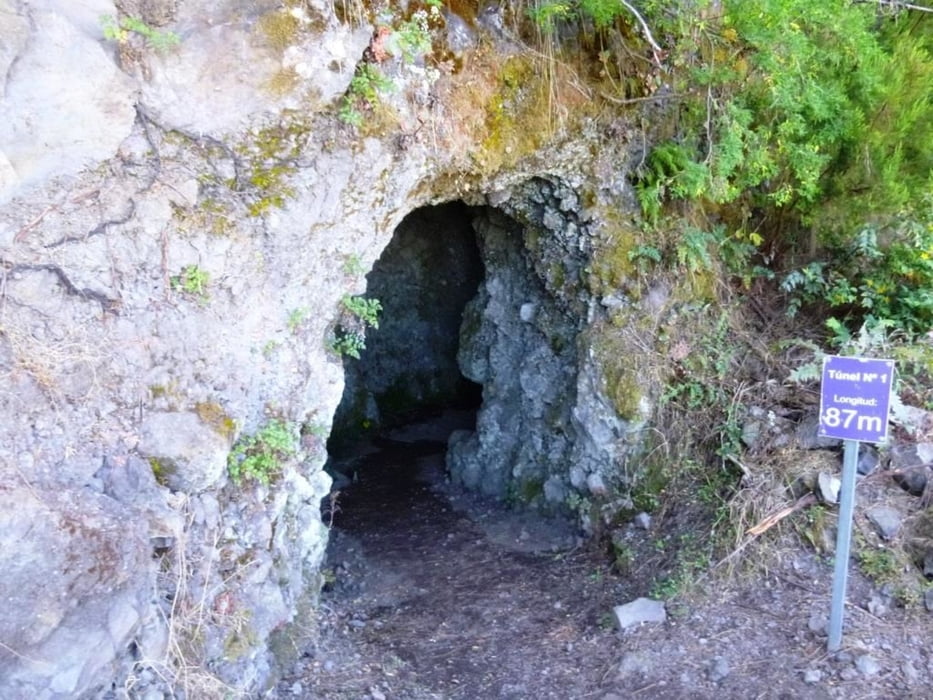 Tunnelwanderung zu den Marcos und Cordero Quellen