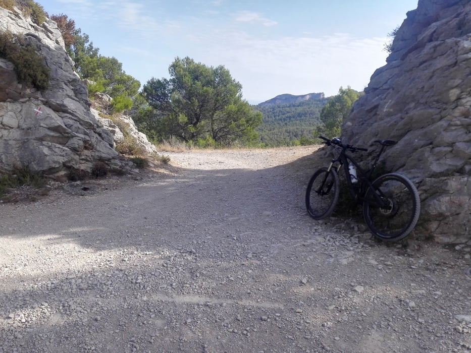 In die Berge über Saint-Remy-de-Provence