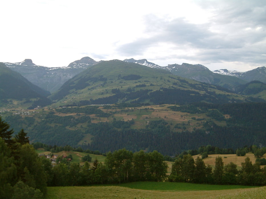 Schöne Rundtour auf der Sonnenterrasse Obersaxen