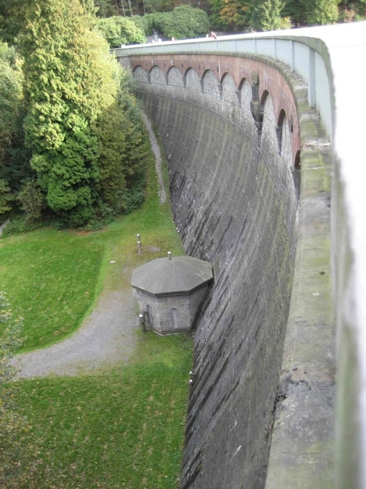 Um die Eschbachtalsperre
