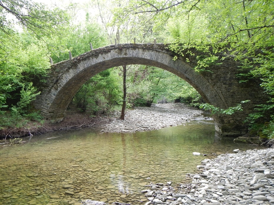 Greece, Ioannina, Kipi: 3 bridges