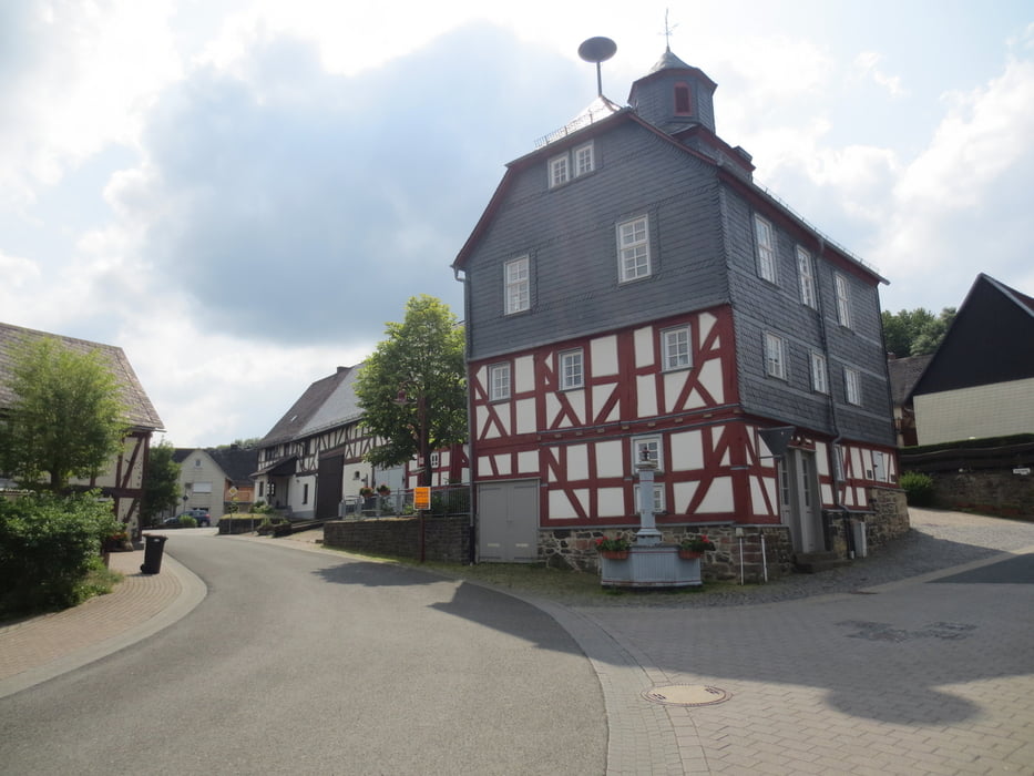 Von Haiger zur Eschenburg und über die Hohe Straße