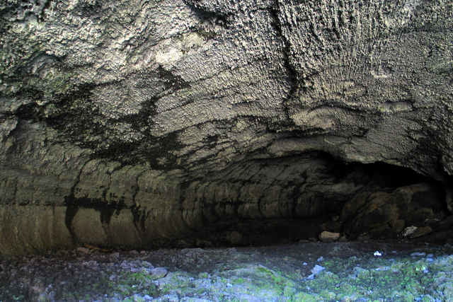 Höhlentour am Etna