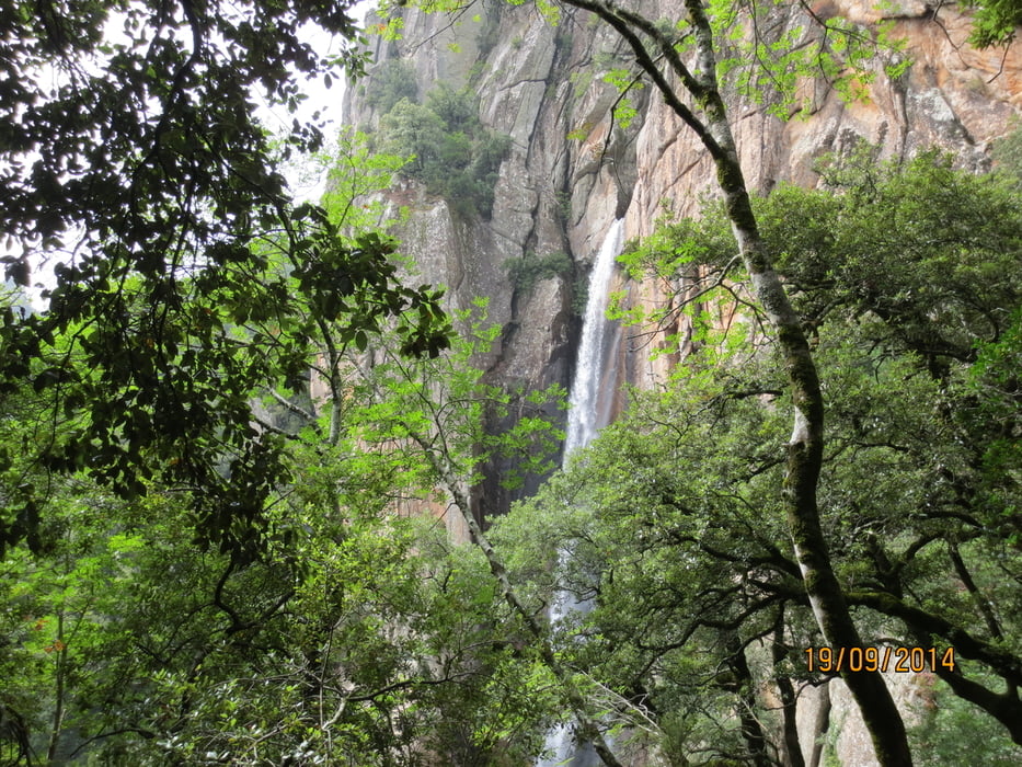 zu Korsikas höchstem Wasserfall – Piscia di Gallo